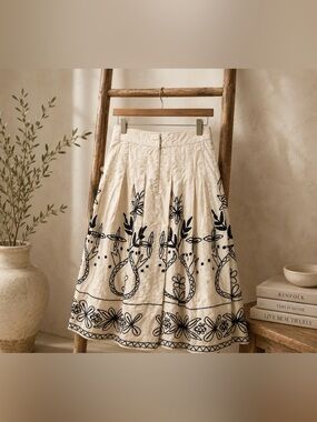 Putumayo size small cotton embroidered pleated skirt